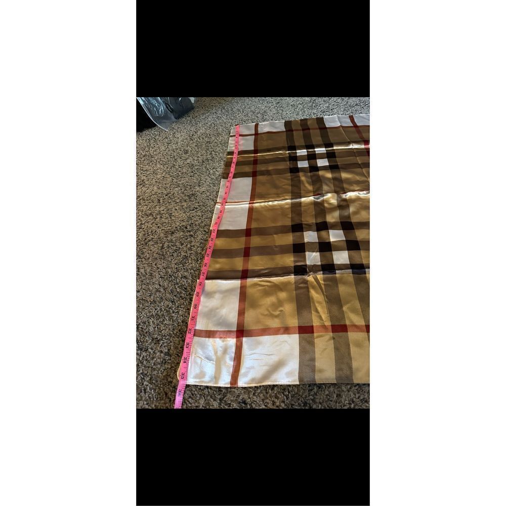 Beautiful plaid scarf/ shawl/whatever - Picture 6 of 13